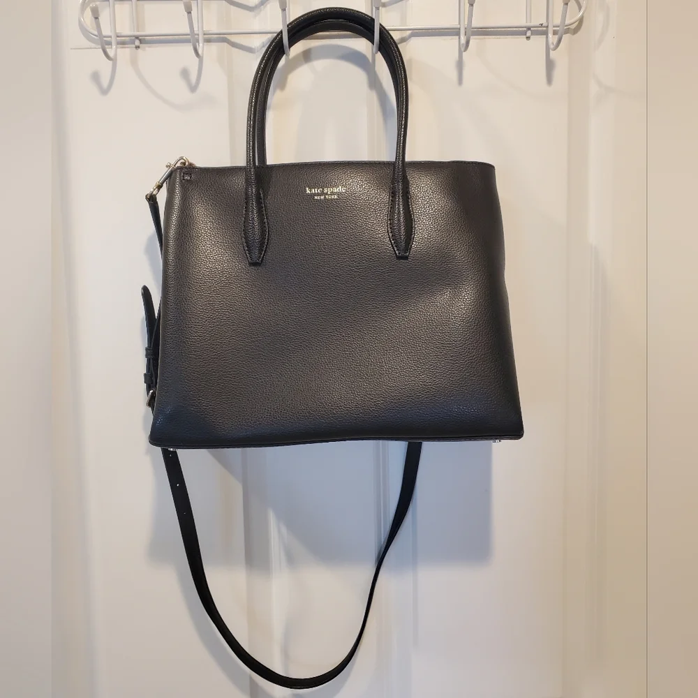 Kate Spade black crossbody/shoulder‎ bag.